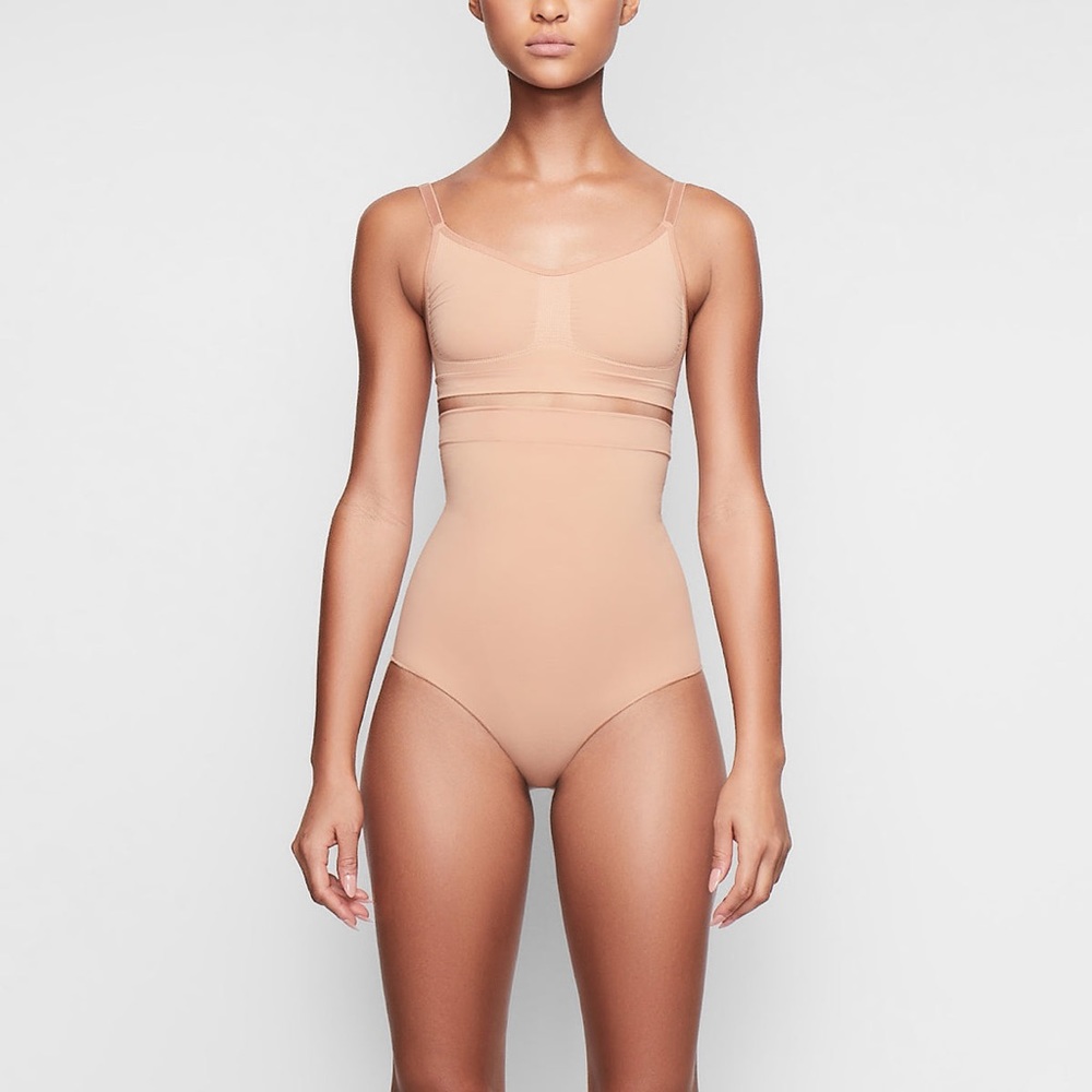 SKIMS SEAMLESS SCULPT HIGH-WAISTED BRIEF in Ochre NEW - Picture 2 of 8